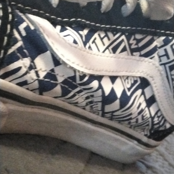 Vans - Picture 2 of 6